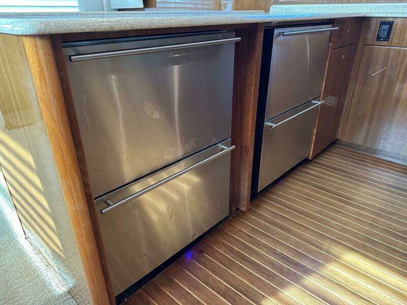 Viking 45 CAPT BAB - Salon - Galley