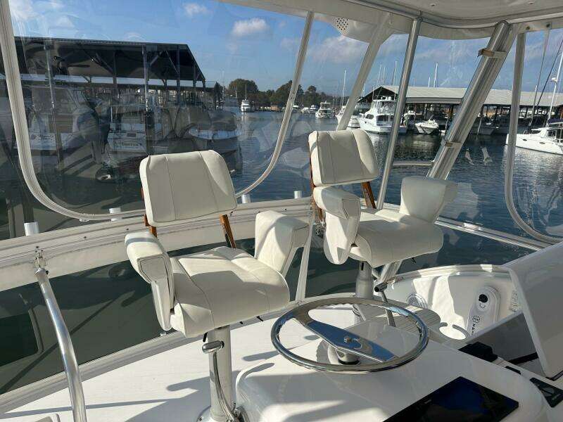 Viking 45 CAPT BAB - Flybridge Helm