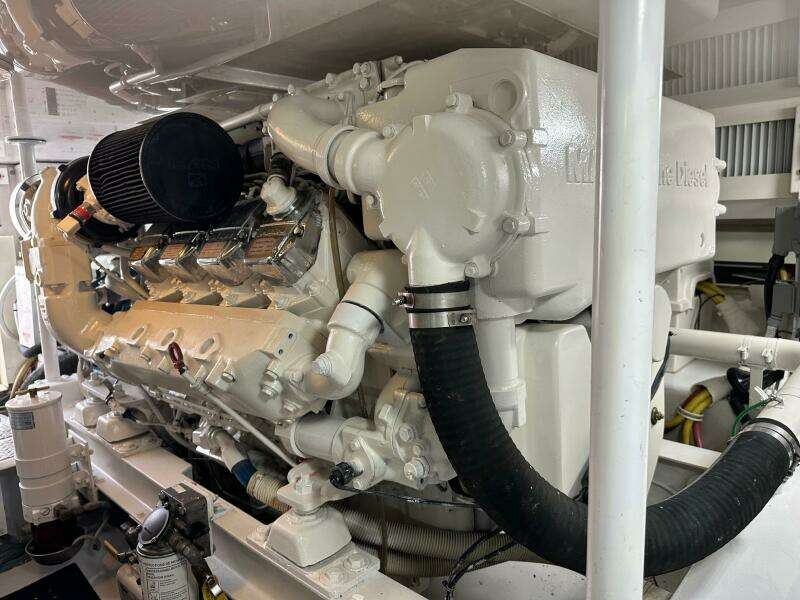 Viking 54 CAPT BAB - Engine Room