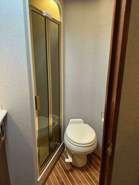 Viking 45 CAPT BAB - Master Head