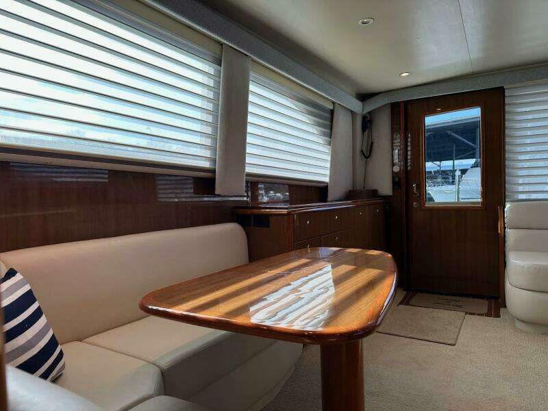 Viking 45 CAPT BAB - Salon - Salon Dinette