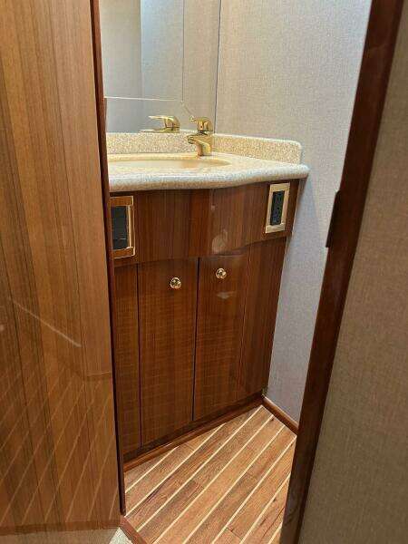 Viking 45 CAPT BAB - Master Head