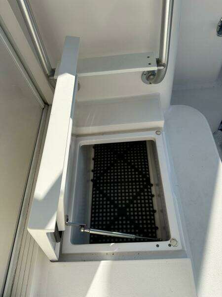 Viking 45 CAPT BAB - Cockpit