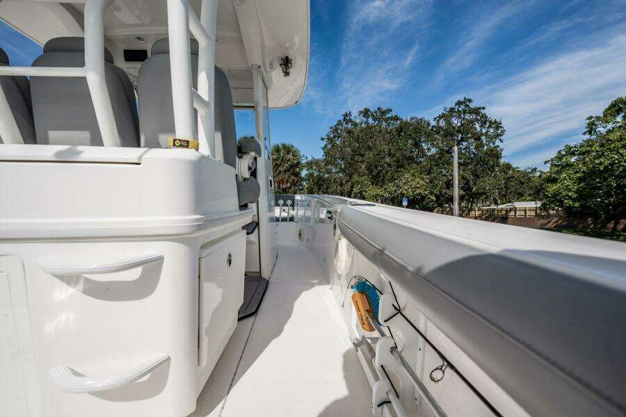 33ft Everglades Yacht For Sale