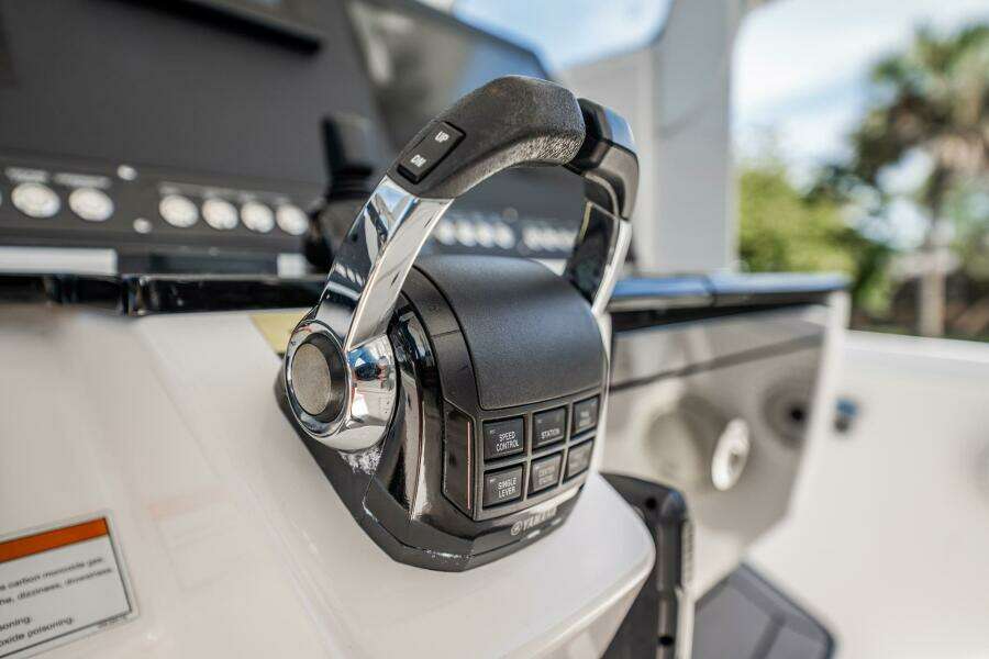 33ft Everglades Yacht For Sale