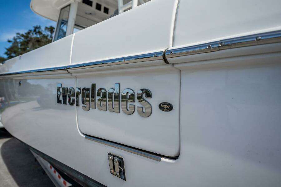 33ft Everglades Yacht For Sale