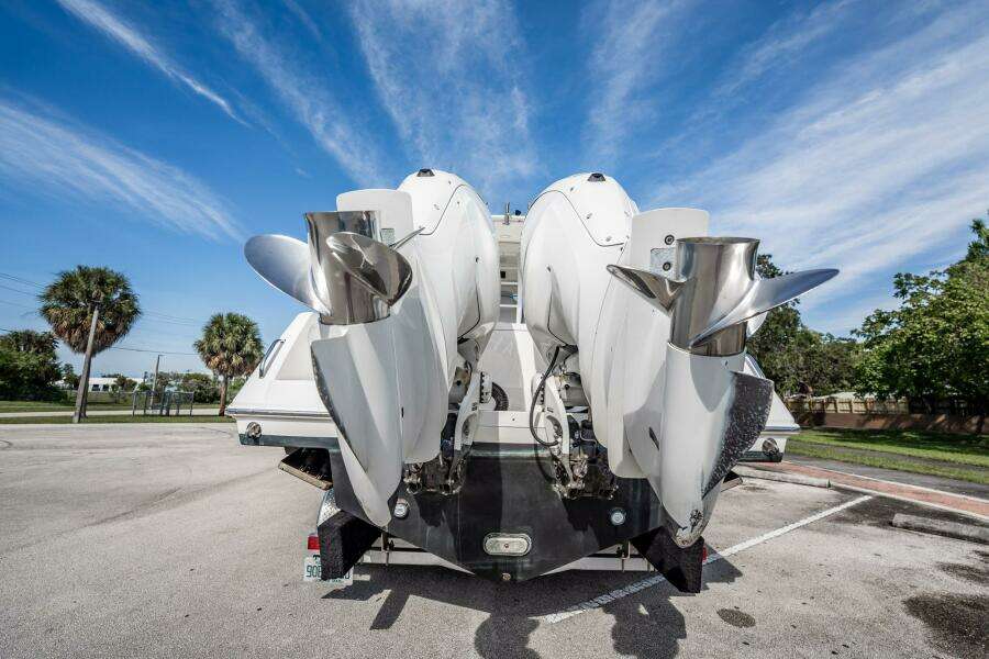 33ft Everglades Yacht For Sale