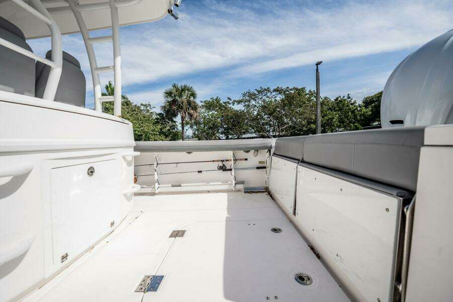 33ft Everglades Yacht For Sale
