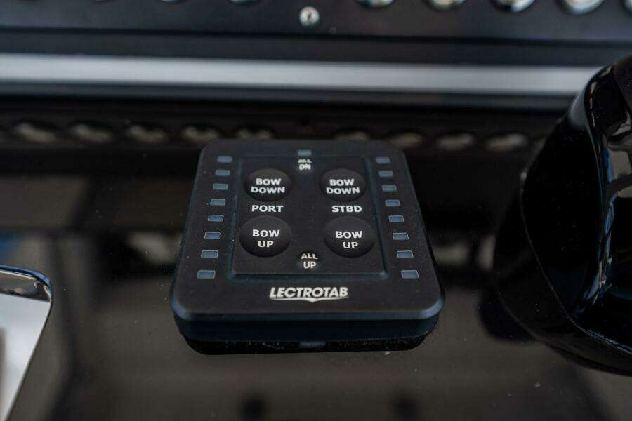 33ft Everglades Yacht For Sale