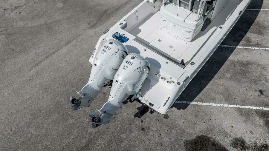 33ft Everglades Yacht For Sale