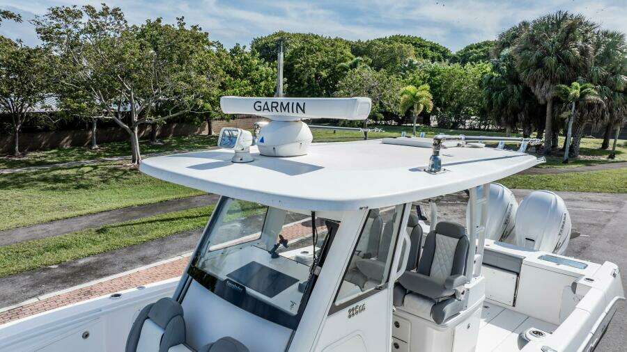 33ft Everglades Yacht For Sale