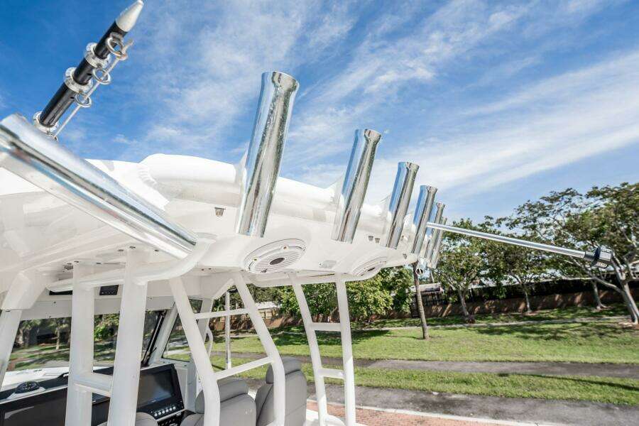 33ft Everglades Yacht For Sale