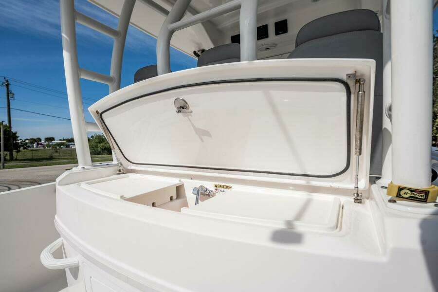 33ft Everglades Yacht For Sale