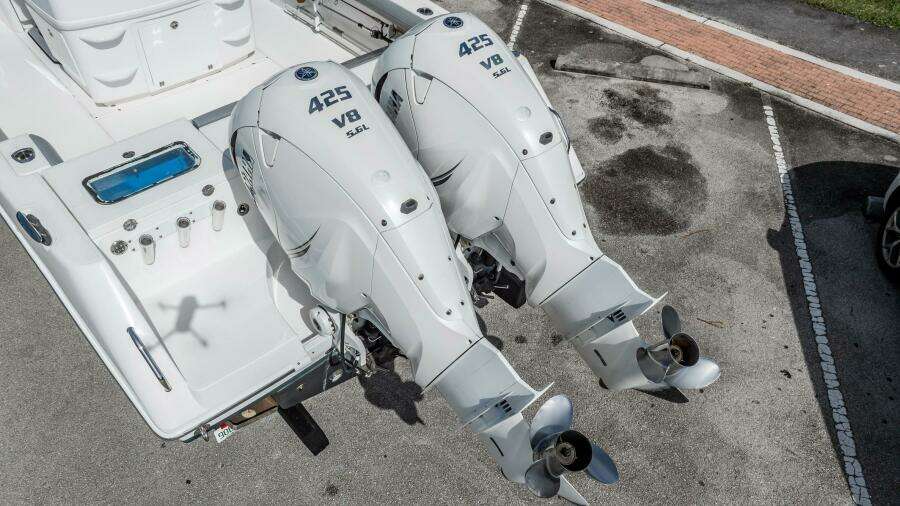 33ft Everglades Yacht For Sale