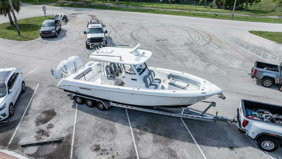 33ft Everglades Yacht For Sale