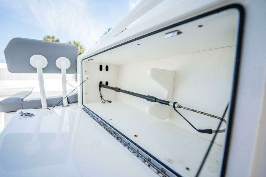 33ft Everglades Yacht For Sale
