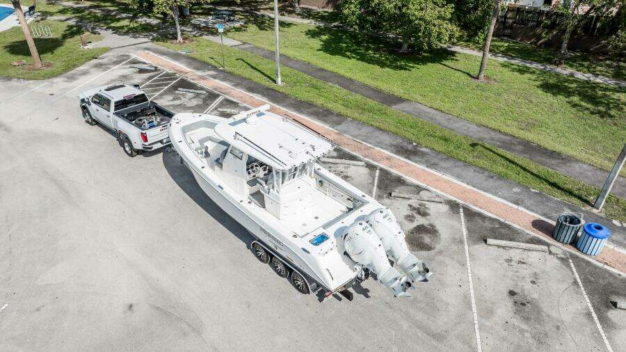 33ft Everglades Yacht For Sale