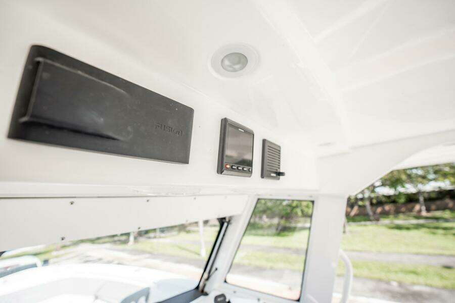 33ft Everglades Yacht For Sale