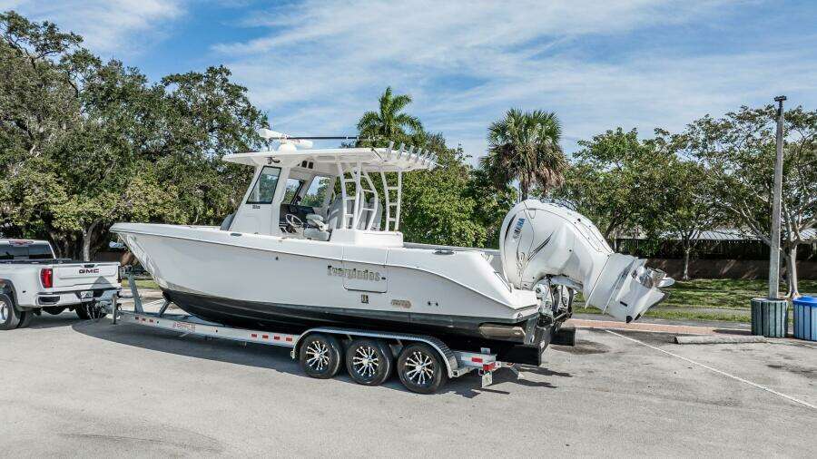 33ft Everglades Yacht For Sale