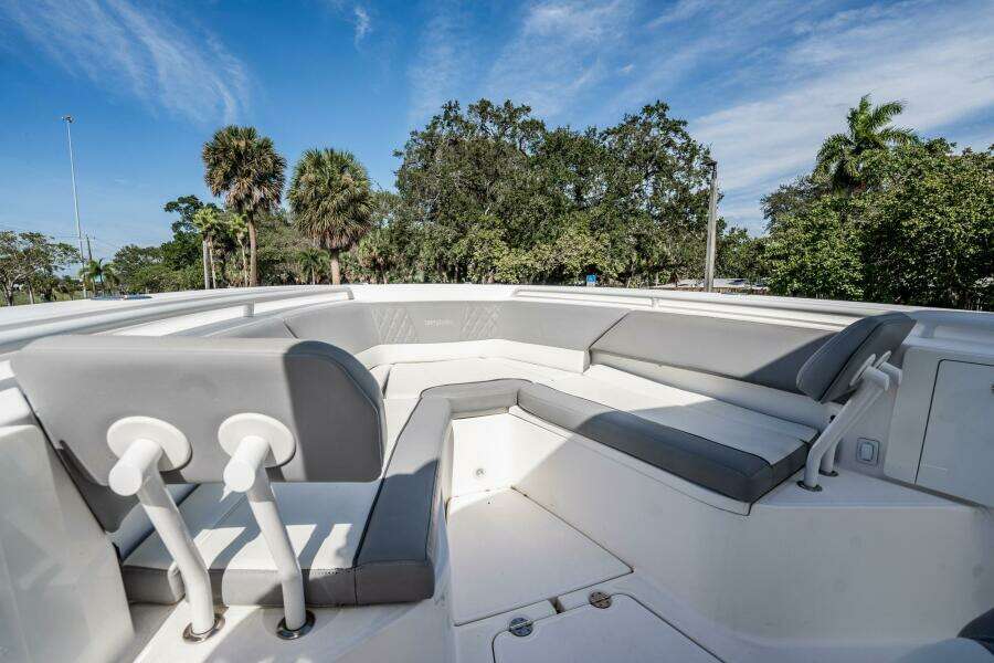 33ft Everglades Yacht For Sale