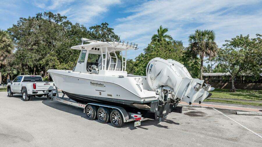 33ft Everglades Yacht For Sale