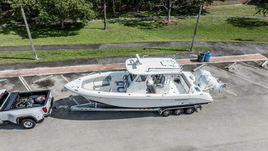 33ft Everglades Yacht For Sale