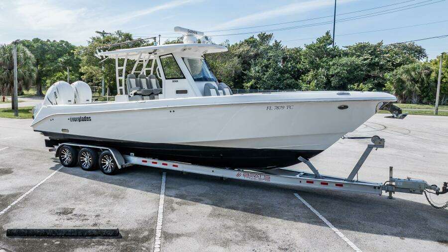 33ft Everglades Yacht For Sale