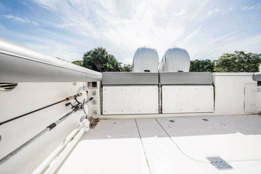 33ft Everglades Yacht For Sale