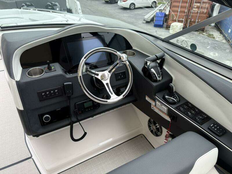 34ft Regal Yacht For Sale