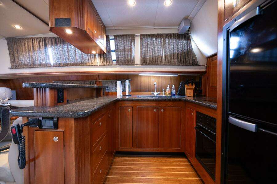 2005 Cruisers 455 Motor Yacht 
