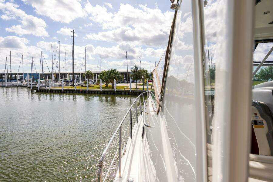 2005 Cruisers 455 Motor Yacht 