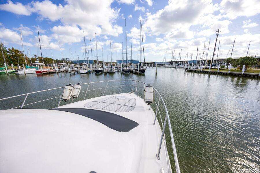 2005 Cruisers 455 Motor Yacht 