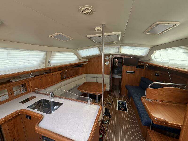 44ft Hunter Yacht For Sale