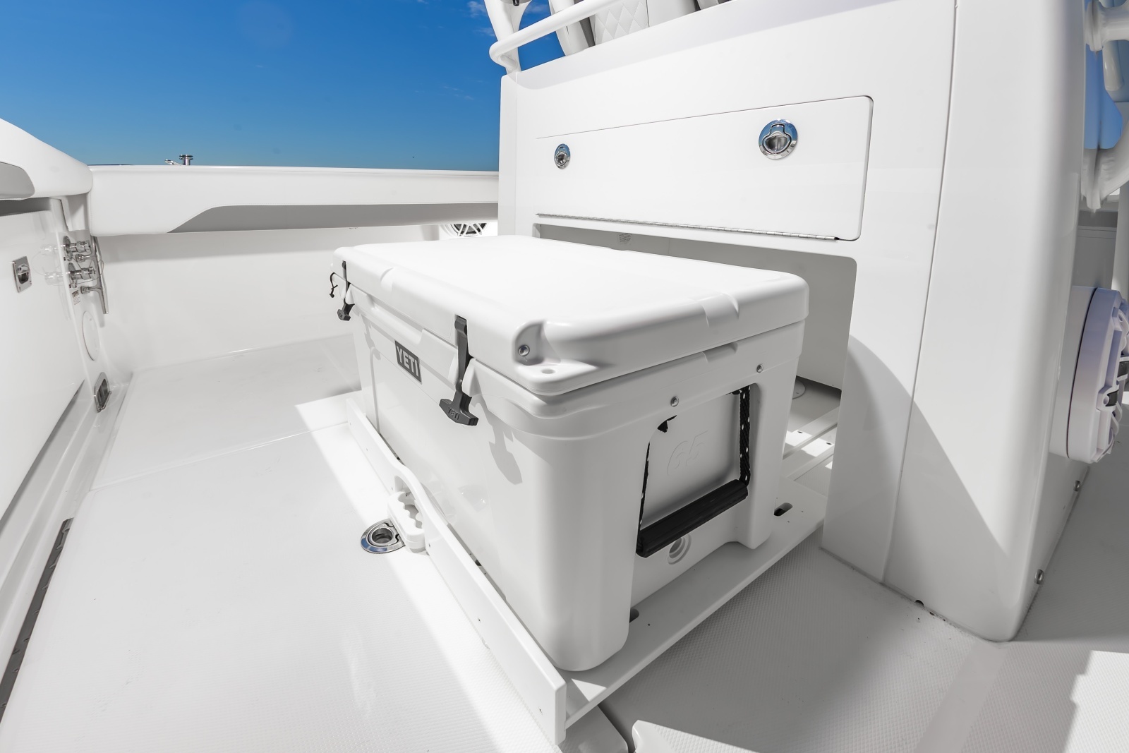 28Regulator2026Hull782_019