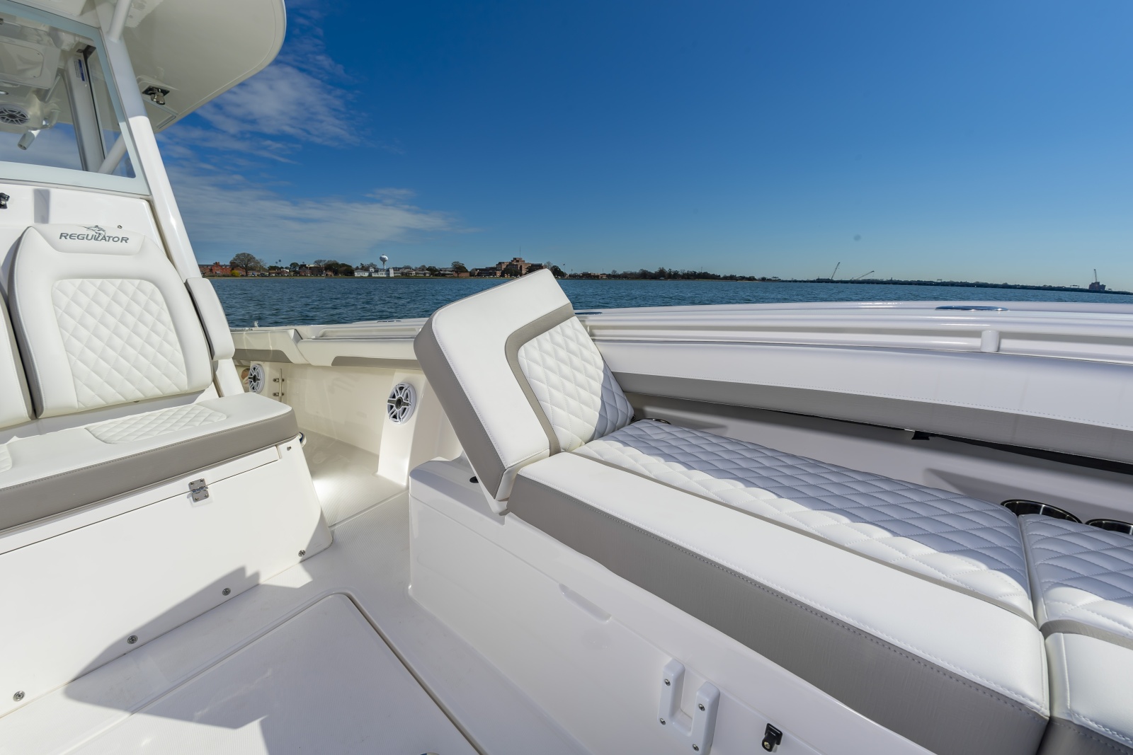 2026 Regulator 28 — 28Regulator2026Hull782_027