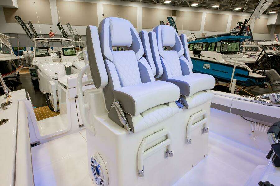 28ft Regulator Yacht For Sale