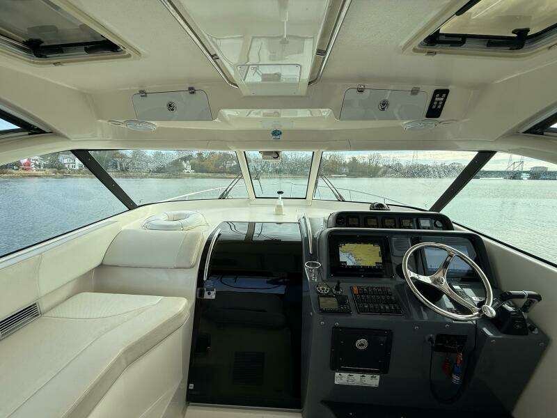 37ft Pursuit Yacht For Sale