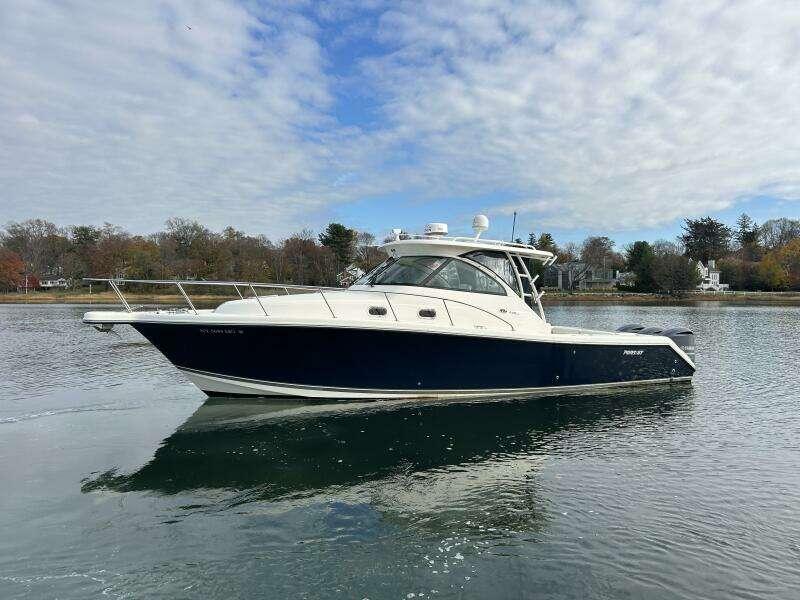 37ft Pursuit Yacht For Sale