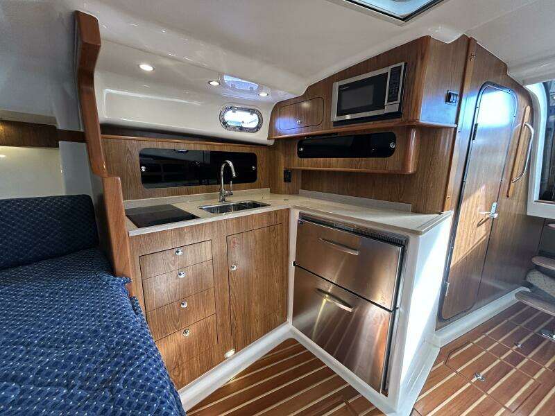 37ft Pursuit Yacht For Sale