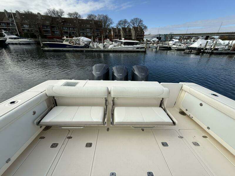 37ft Pursuit Yacht For Sale