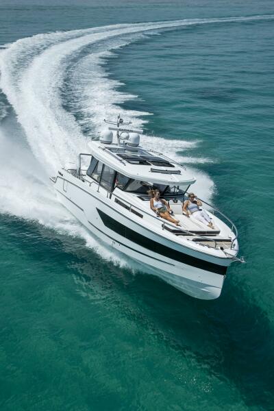 2027 Wellcraft Explorer