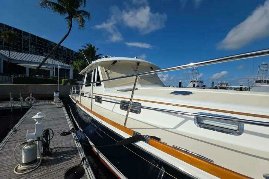 Vertical 48ft Sabre Yacht For Sale