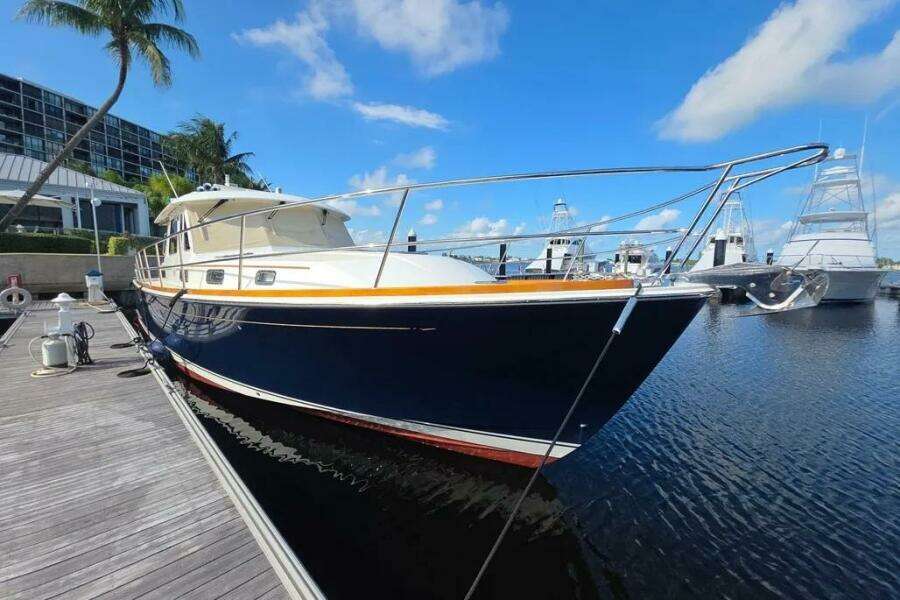Vertical 48ft Sabre Yacht For Sale