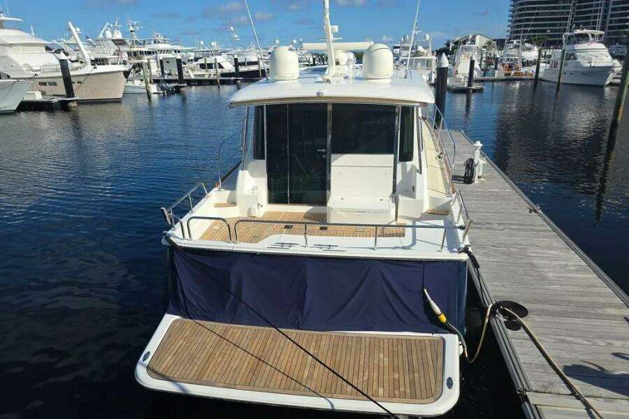Vertical 48ft Sabre Yacht For Sale