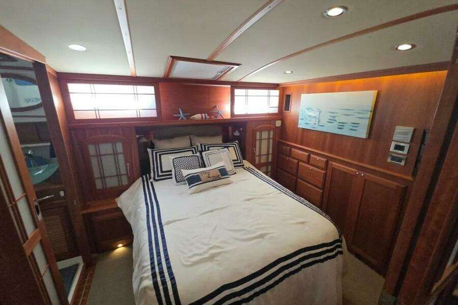 Vertical 48ft Sabre Yacht For Sale