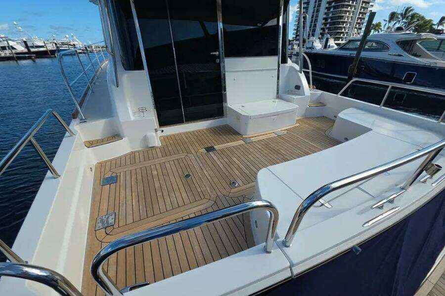 Vertical 48ft Sabre Yacht For Sale
