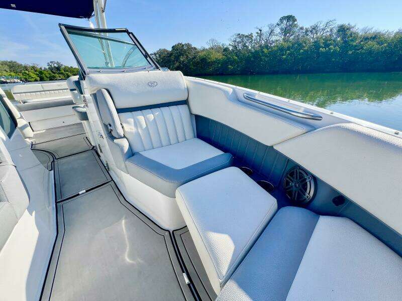 25ft Cobalt Yacht For Sale