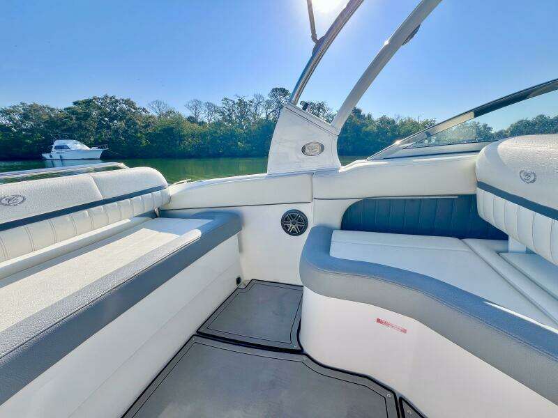 25ft Cobalt Yacht For Sale