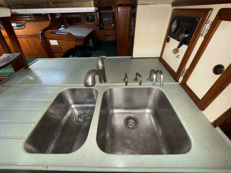 Gallivanter 49ft Hylas Yacht For Sale