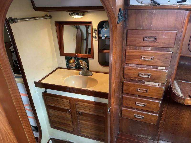 Gallivanter 49ft Hylas Yacht For Sale